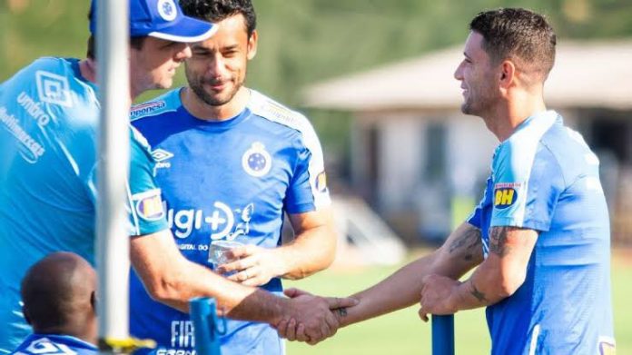 Thiago Neves diz que Rogério Ceni chamou elenco do Cruzeiro de ‘velho’ e fez Dedé chorar