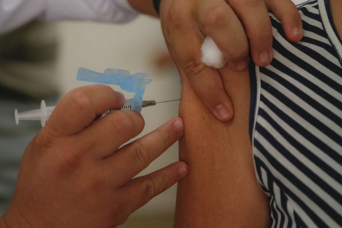 Vacinação para idosos a partir de 60 anos continua neste domingo (4), em João Pessoa