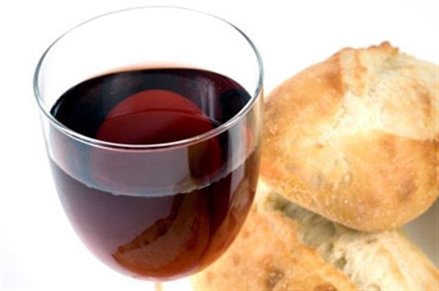 Vinho tem lugar especial na mesa de Páscoa; veja como combinar com vários tipos de peixe