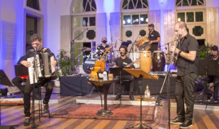 Sesi Big Band recebe Waldonys em live solidária nesta sexta-feira (30)
