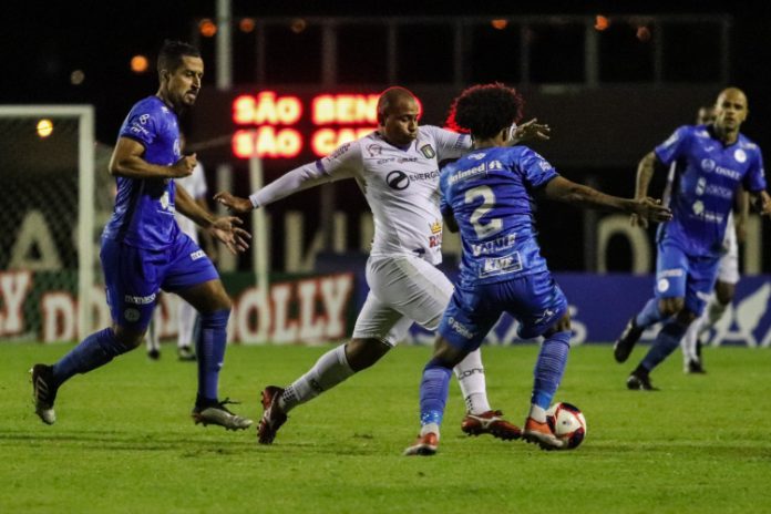 Walter desabafa após estreia pelo São Caetano: ‘Me xingaram, mas estou feliz’