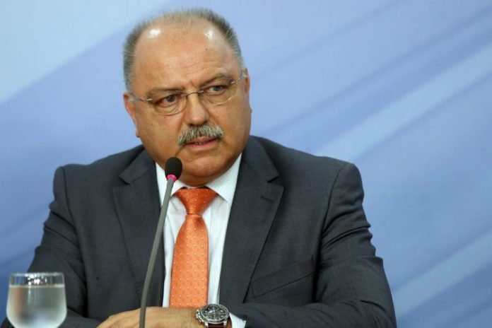 ‘Não esperem que instabilidade da democracia venha das Forças Armadas’, diz general Etchegoyen