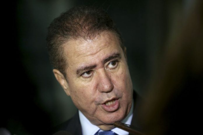 Presidente da Frente Nacional de Prefeitos pede que Fux se posicione sobre liberação de cultos e missas