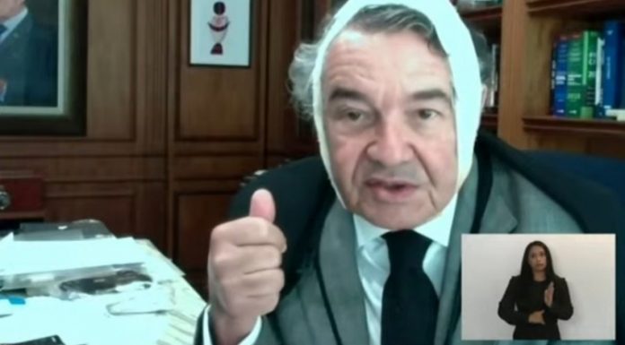 Após retirada de câncer, ministro Marco Aurélio Mello aparece com curativo em sessão do STF