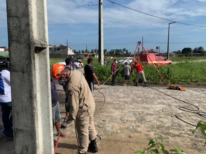 Cavalo é resgatado de bueiro pelo Corpo de Bombeiros, em João Pessoa