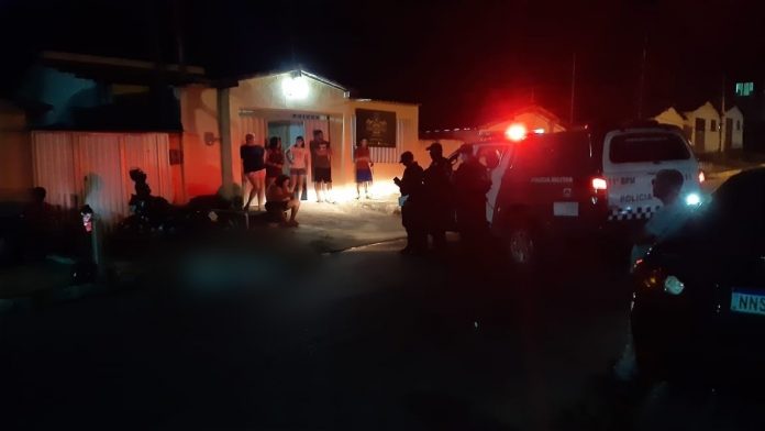 Criminosos matam homem e atiram em mulher durante assalto na Grande Natal