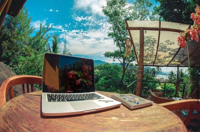 Hostel vira opção para profissionais trabalharem de casa na pandemia