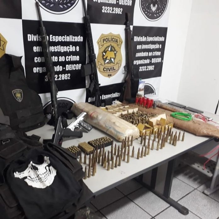 Fuzis e mais de 20 kg de explosivos achados no RN seriam usados em ataque a penitenciária de Alcaçuz, diz delegado