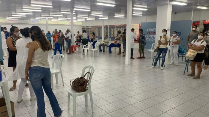 Três dias após receber novas doses, Natal volta a suspender aplicação da Coronavac por falta de vacina