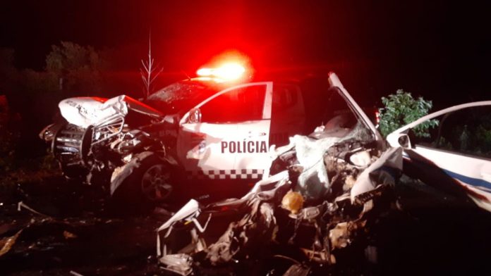 Duas pessoas morrem e quatro ficam feridas após colisão entre viatura da PM e táxi em rodovia do RN