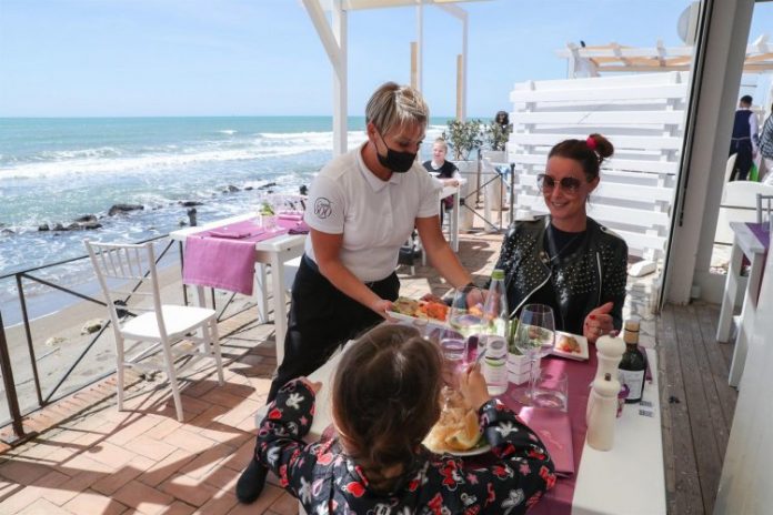 Itália revoga quarentena para alguns viajantes estrangeiros, mas mantém restrições ao Brasil