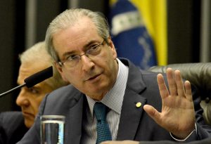 Com prisão revogada, Eduardo Cunha volta a movimentar conta no Twitter