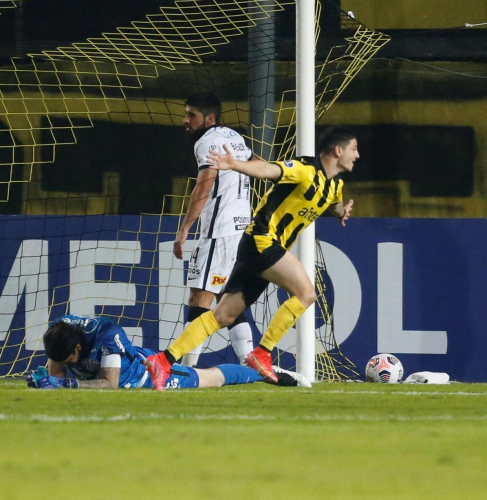 Corinthians é goleado pelo Peñarol e acaba eliminado da Copa Sul-Americana