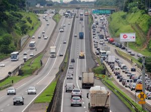 Comunicações e Infraestrutura lançam serviço para expandir cobertura FM por rodovias federais