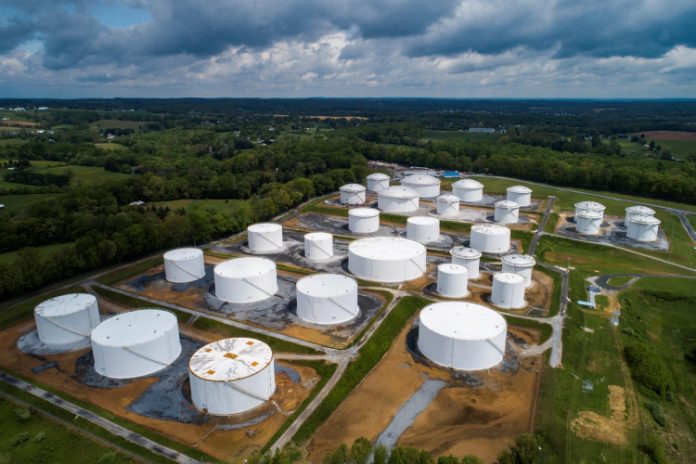 EUA declaram estado de emergência após ataque hacker a maior oleoduto do país