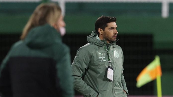 Abel Ferreira cogita Palmeiras sub-17 contra o Santos e dispara: ‘Nem a FPF quer saber do Paulista’
