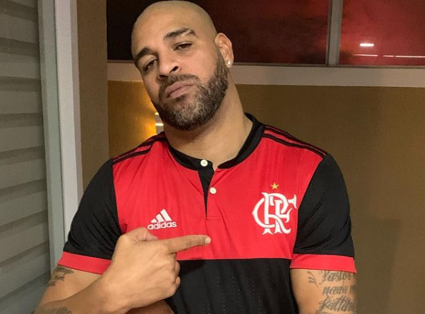 Adriano revela depressão após morte do pai: ‘Um buraco no tornozelo e outro na alma’