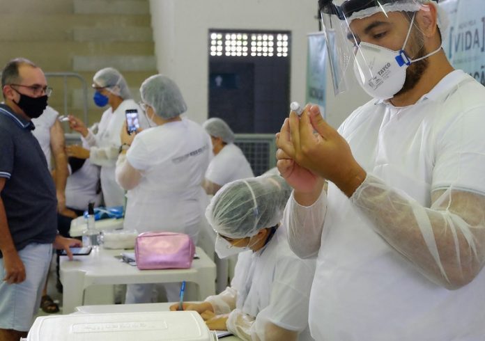 Mossoró aplica no fim de semana 2ª da CoronaVac para quem tomou a 1ª até 31 de março