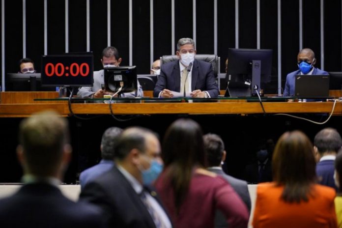 Câmara adia votação de projeto que autoriza o cultivo de maconha medicinal