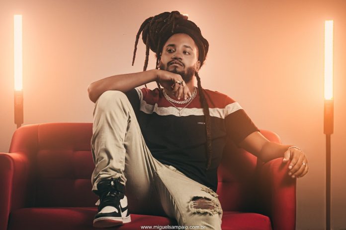 Cantor Bob Marlon apresenta novo EP ‘Todos precisam do amor’