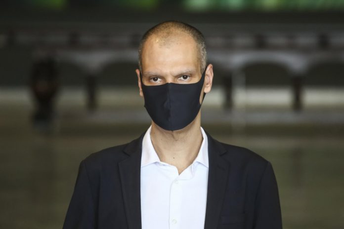 Em tratamento contra câncer, Bruno Covas é transferido para UTI e está intubado