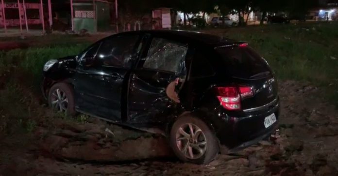 Trem bate em carro em acidente na noite desta quinta-feira (6) em Cabedelo, na Paraíba