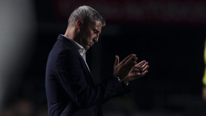 Organizada do São Paulo critica Crespo após empate com o Corinthians: ‘Clássico é guerra’