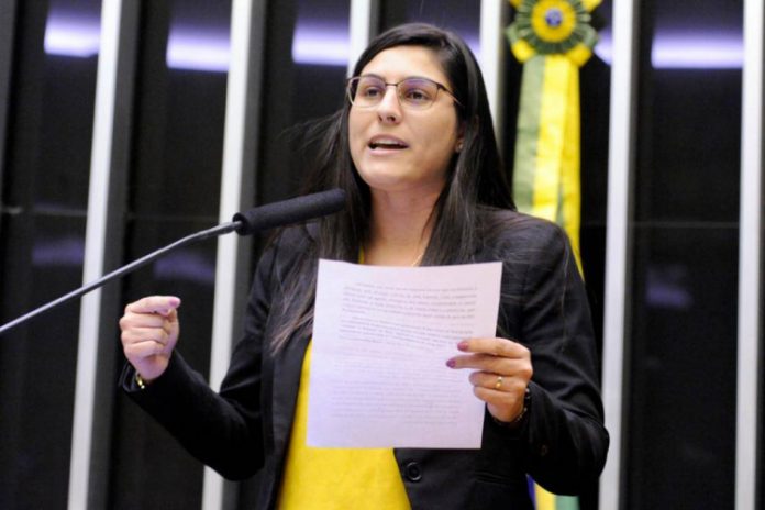 ‘Projeto resgata honra do parlamento’, diz autora de PL que criminaliza usurpação de competência do STF