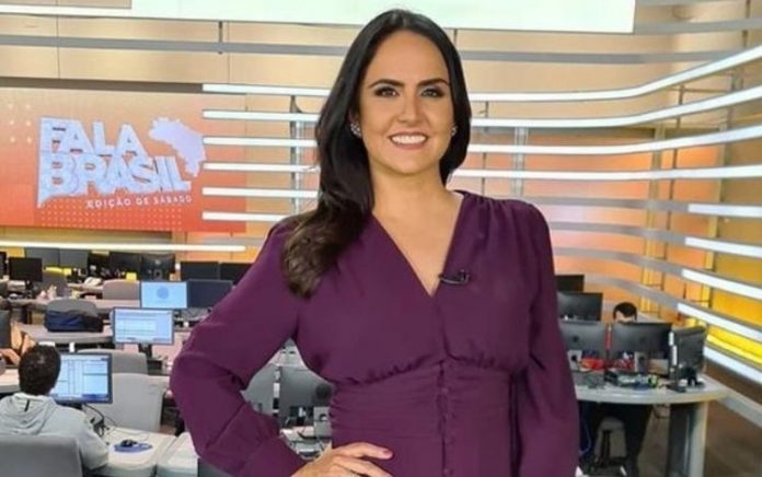 Demitida da Record, Carla Cecato pede emprego pelas redes sociais: ‘Precisando’