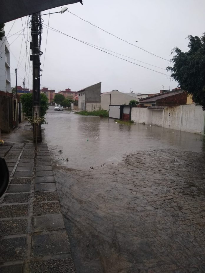 Campina Grande registra inundações em casas e pontos de alagamento após fortes chuvas