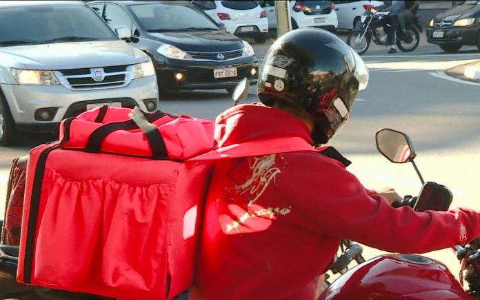 Lei obriga uso de lacres em embalagens de alimentos pedidos via delivery, na PB