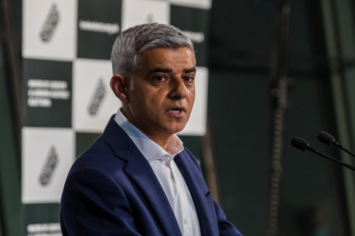 Sadiq Khan, do Partido Trabalhista, é reeleito prefeito de Londres