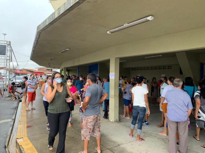 Natal registra filas e atraso nos pontos de vacinação contra a Covid-19