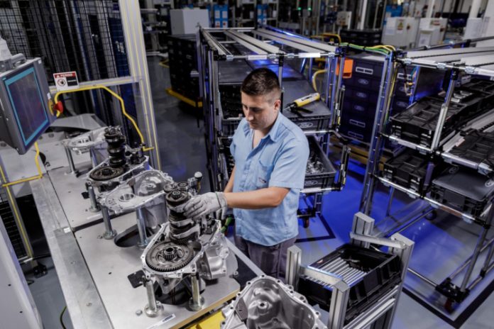 Ford vai pagar ao menos R$ 130 mil para cada funcionário demitido da fábrica na Bahia