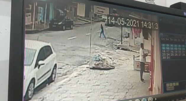 Homem é morto a facadas dentro de carro em Campina Grande