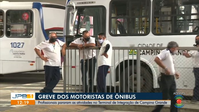 Motoristas de ônibus de Campina Grande encerram paralisação após acordo para pagamento