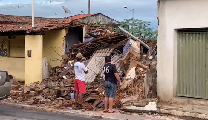 Chuva provoca desabamento de prédio em Apodi, no Oeste potiguar