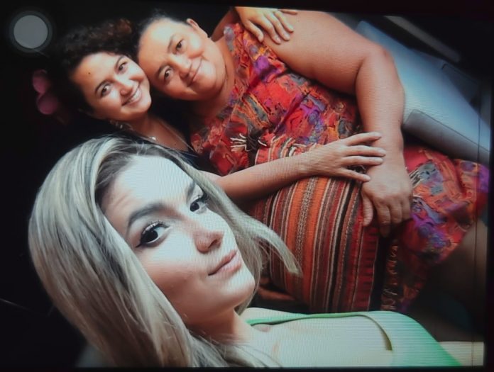 Filha se emociona ao lembrar de mãe que morreu de Covid-19: ‘aproveite cada instante’