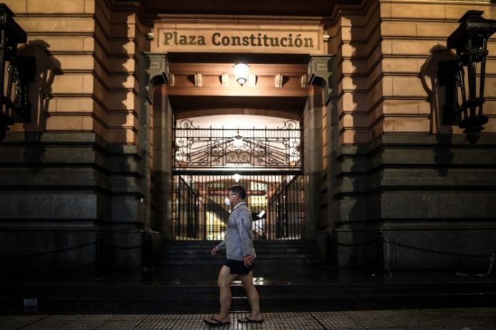 Argentina prorroga restrições e prevê semanas difíceis da pandemia