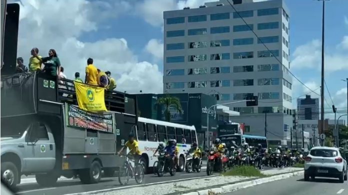 João Pessoa registra protestos contra e a favor do governo Bolsonaro neste 1º de maio