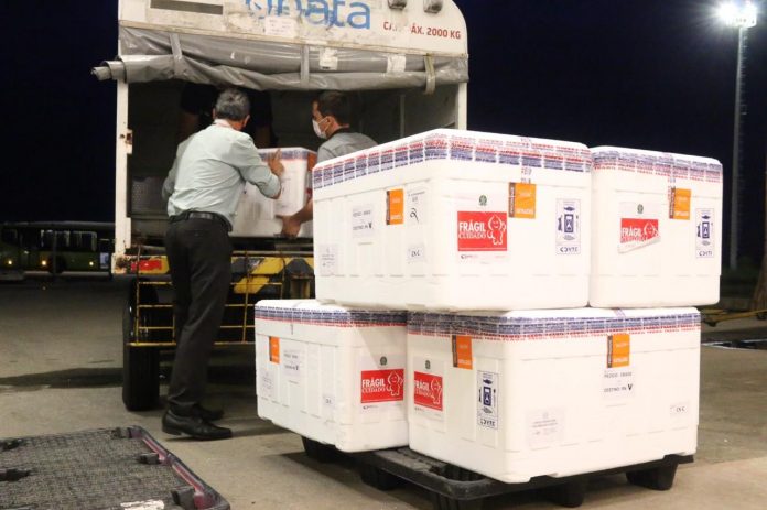 Mais 64,5 mil doses da vacina de Oxford chegam ao Rio Grande do Norte