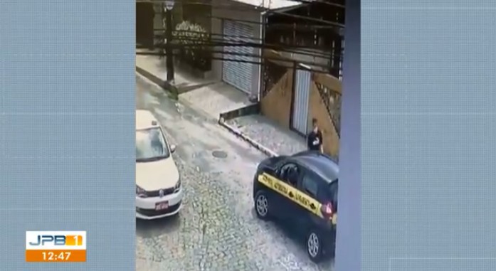 Instrutor de autoescola é feito refém em assalto durante trabalho, em João Pessoa; VÍDEO