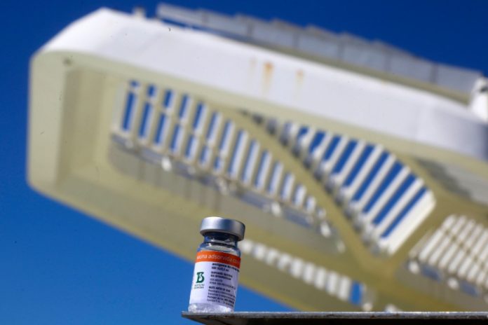 Covid-19: Prefeitura do RJ promete vacinar jovens de 18 anos até outubro