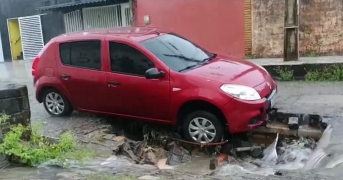 Chuva forte causa alagamentos e outros problemas em Natal; veja pontos