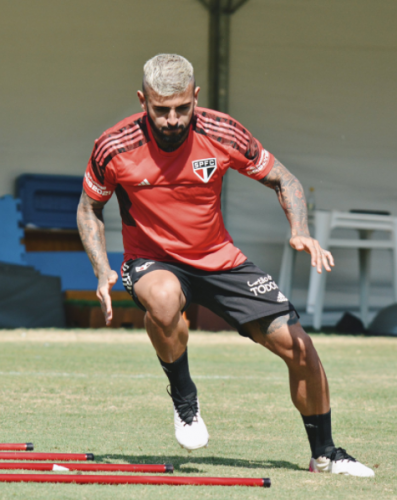 São Paulo começa preparação para Libertadores sem Daniel Alves, Eder e Luciano