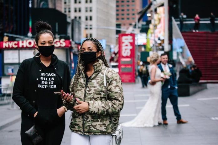 EUA: Três pessoas são baleadas em tiroteio na Times Square, em Nova York