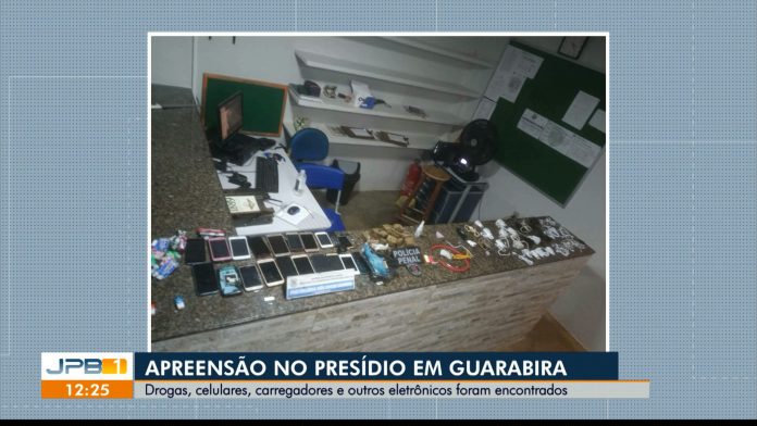 Celulares e drogas são apreendidos em penitenciária, na cidade de Guarabira