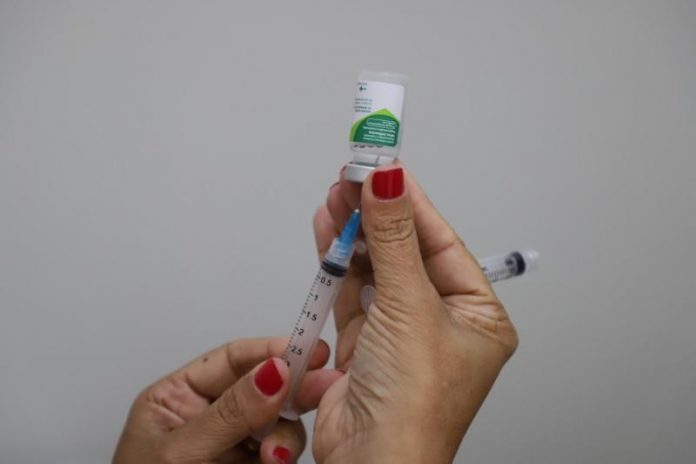 Natal começa a vacinar idosos e professores contra gripe; confira locais
