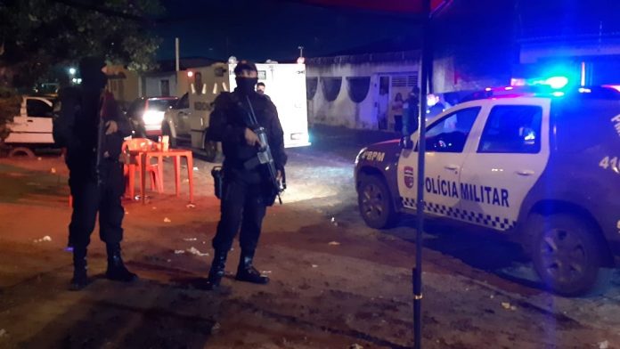 Homem é assassinado a tiros em mesa de bar na Zona Norte de Natal