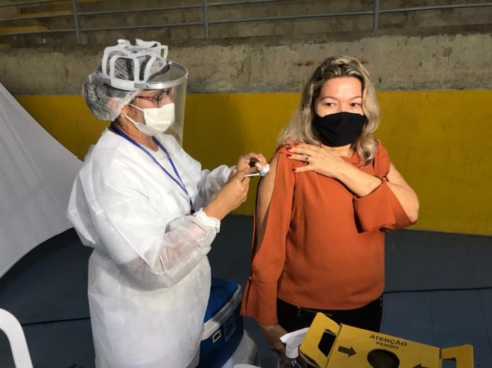 Natal começa aplicação da vacina da Pfizer: ‘Desejo vacina para todos, independentemente da marca’, diz 1ª a tomar imunizante